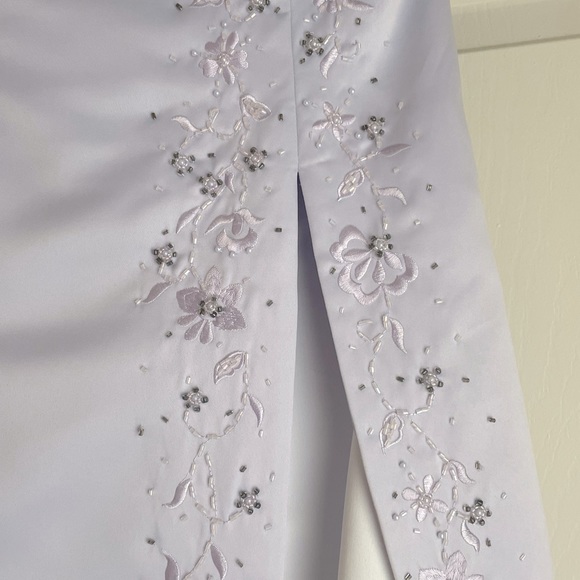 LIKE NEW Embroidered Lavender Prom Dress/Ball Gown - size M - Picture 1 of 7